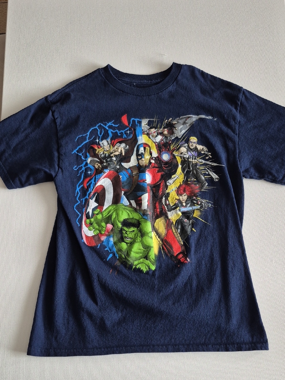 NWOT Marvel Avengers Graphic T with Multicolor Heroes  NEVER WASHED, NEVER WORN